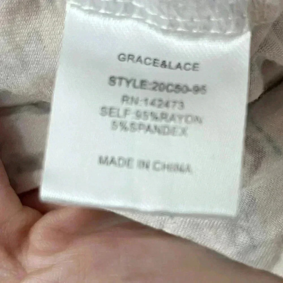 Grace & Lace Flowered Pink pocket Tank size Small - Picture 3 of 6